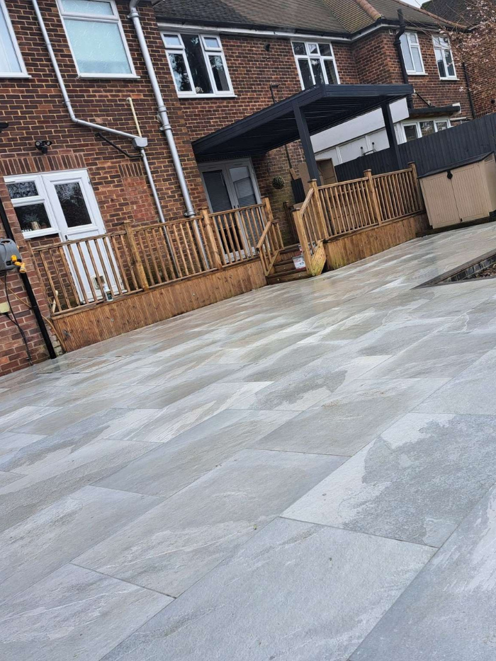 Porcelain vs ceramic tiles comparison UK